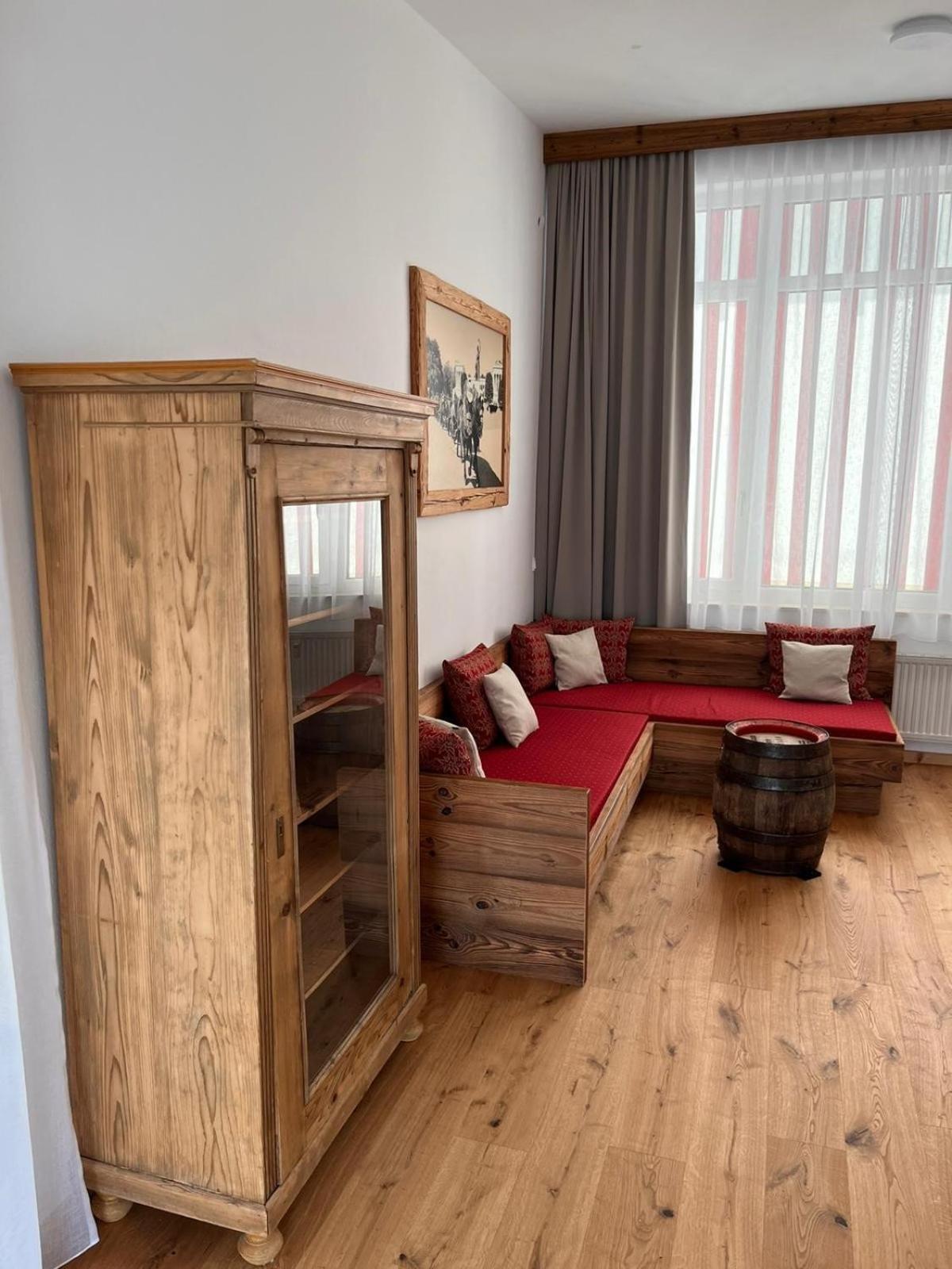 Hotel Almwirt Haar  Kültér fotó