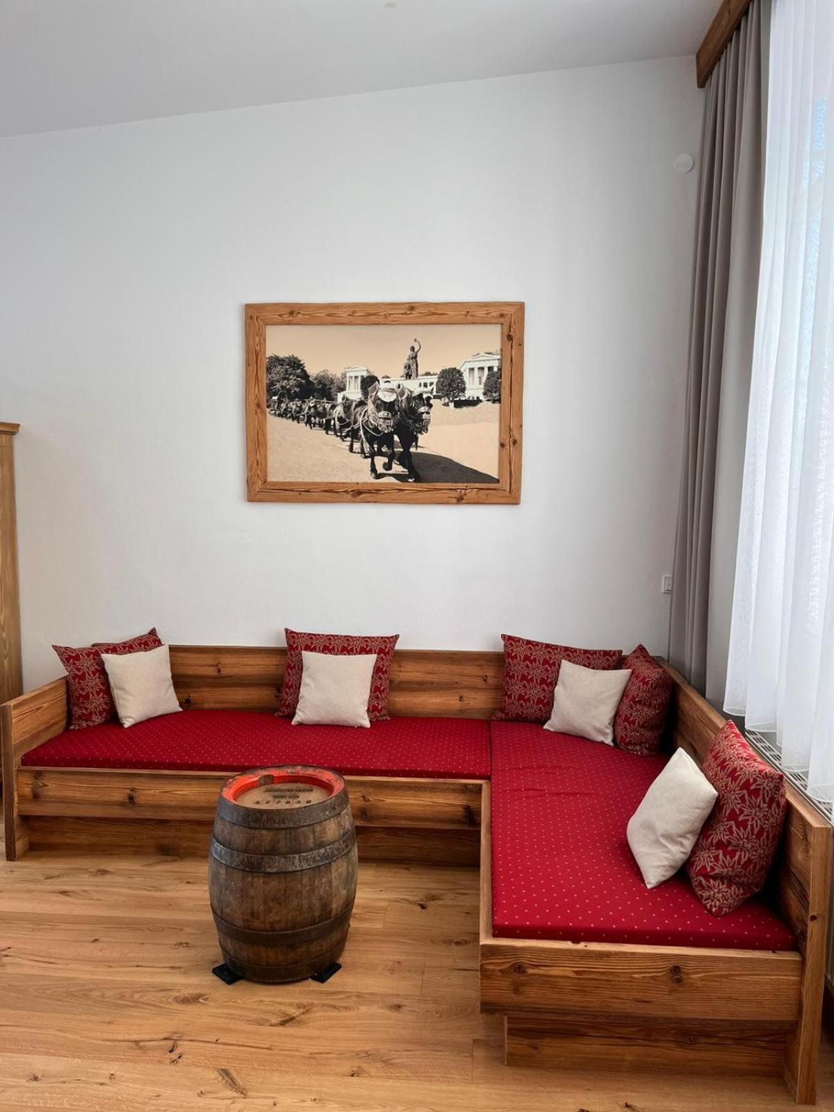 Hotel Almwirt Haar  Kültér fotó